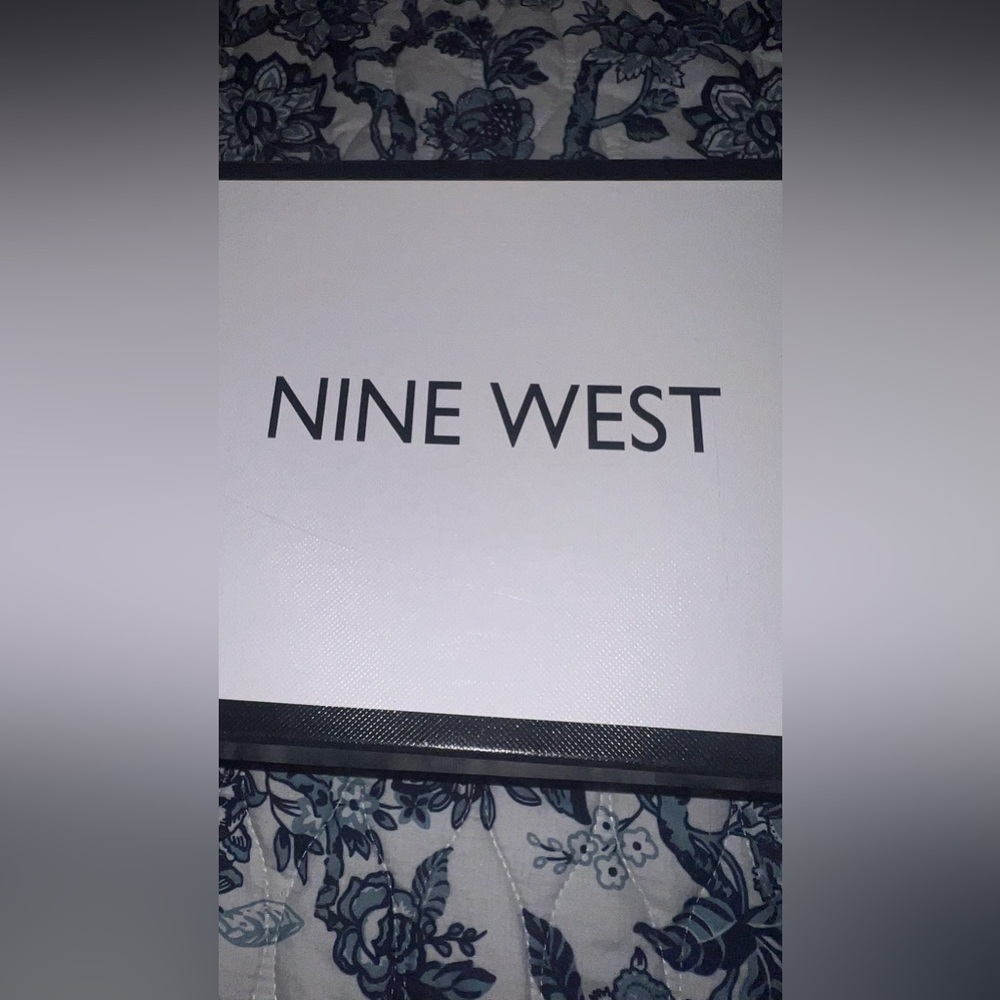 Nine West - Picture 4 of 4